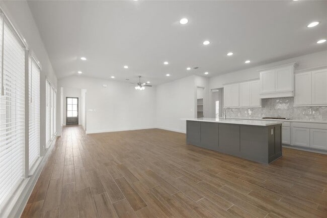 Building Photo - 123 Plumbago Loop