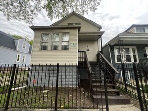 Building Photo - 1233 W 71st Pl