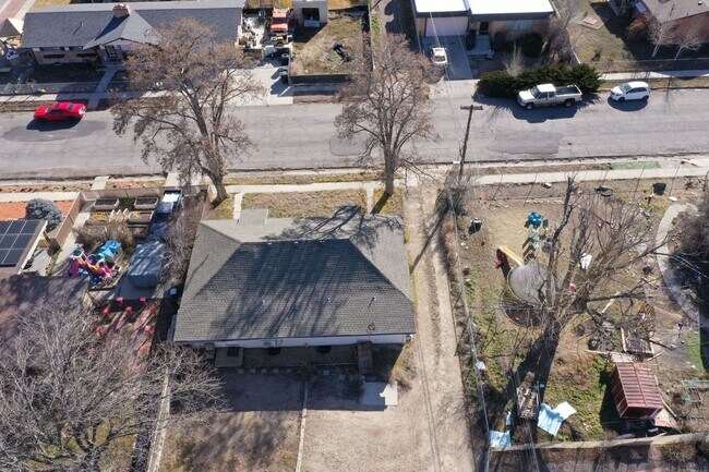 Building Photo - CS-700 N Duplex