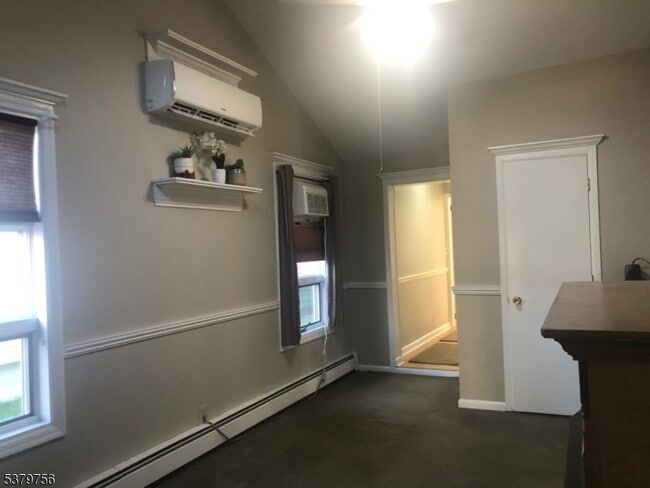 Building Photo - 29 Manito Ave