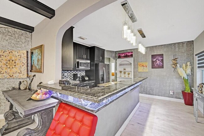 Building Photo - 2000 Jackson St