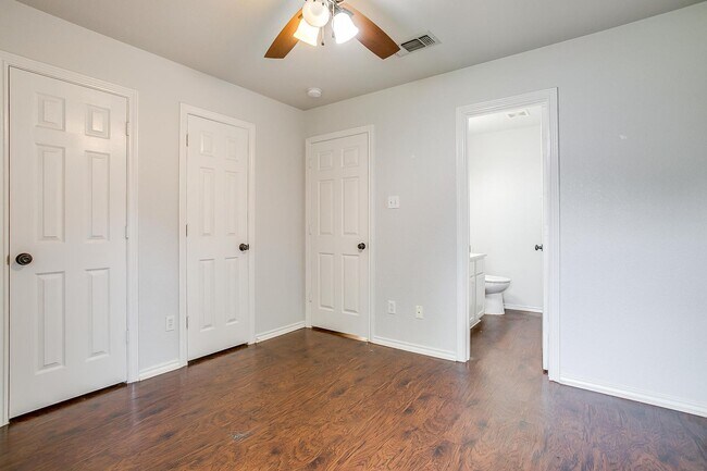 Building Photo - Cozy 3 Bed, 2 Bath Home Minutes Away from ...