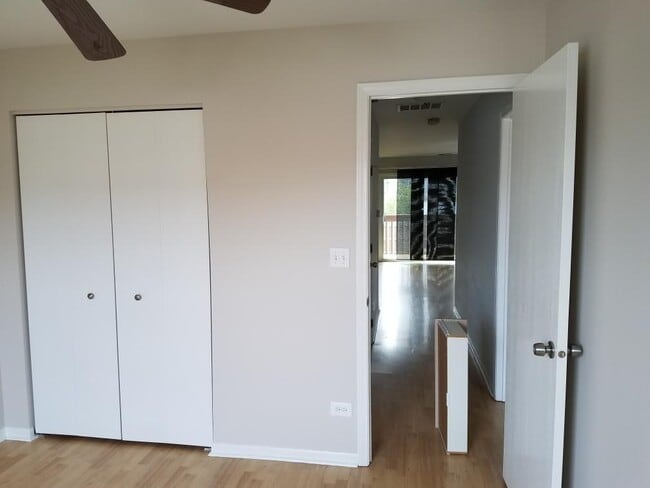 Building Photo - 705 E Whispering Oaks Dr