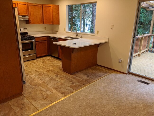Building Photo - Bothell. Woodinville. Snohomish County. Ga...