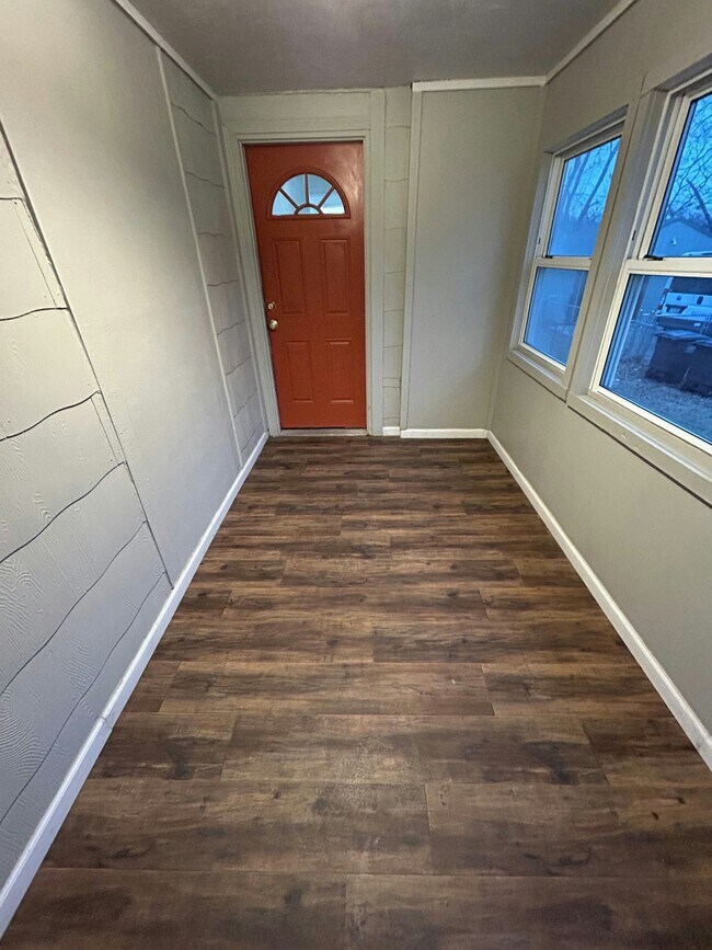 Building Photo - 3715 Center St