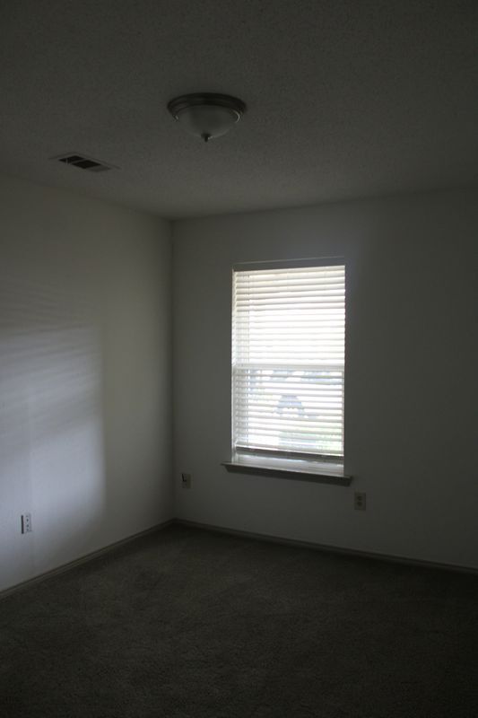Building Photo - 2021 Towngate Dr