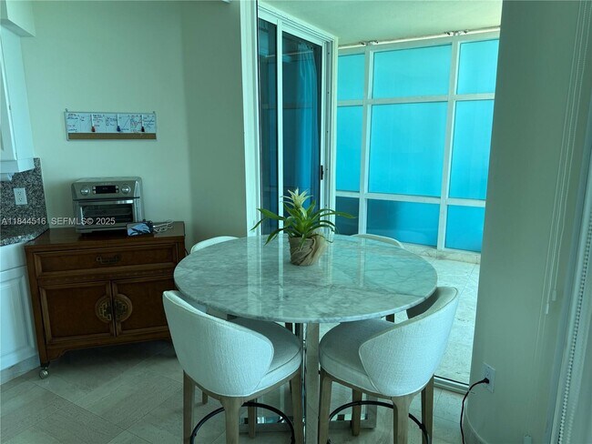 Building Photo - 5025 Collins Ave