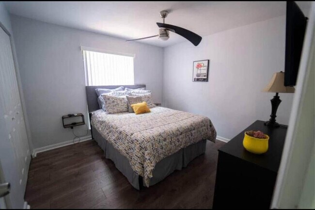Building Photo - 822 Sandtree Dr
