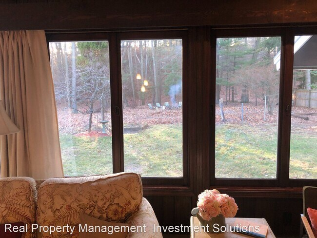 Building Photo - 4 br, 2 bath House - 5087 Lake Harbor
