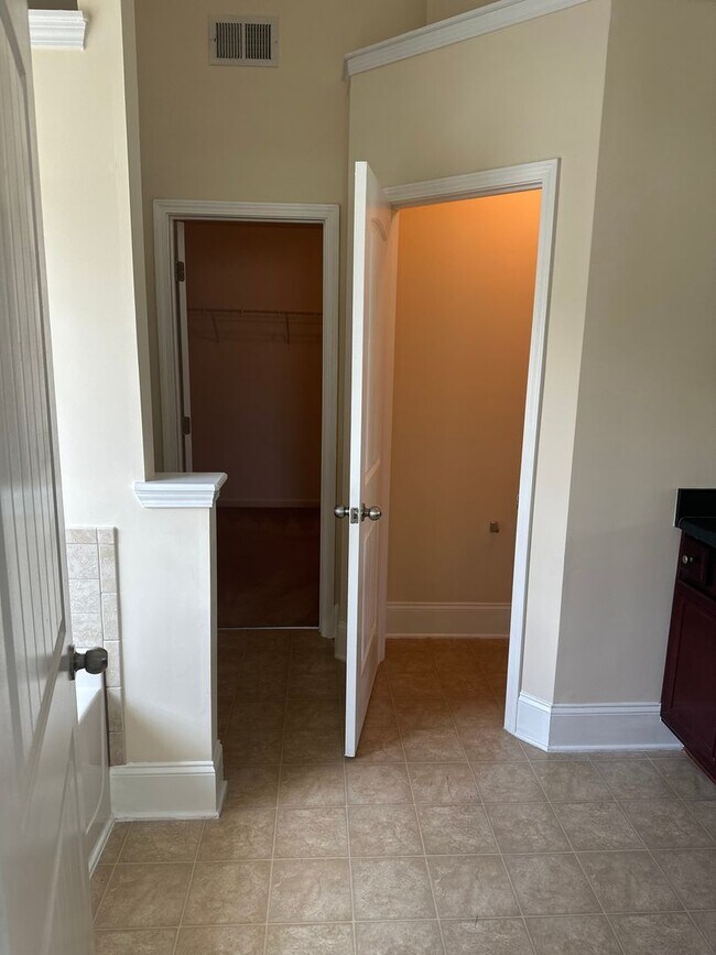Building Photo - 4 Bedrooms, 3 Bathrooms - Home in Stockbri...