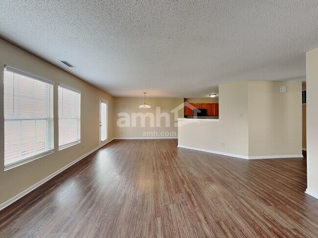 Building Photo - 10845 Albertson Dr