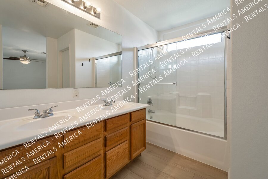 Building Photo - 2720 E Indian Wells Pl