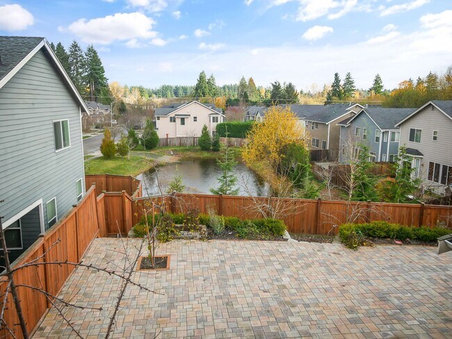 Building Photo - 4 Bed and 2.5 Bath Beautiful Single-family...