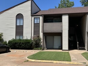 Building Photo - 412 N Oakwood Rd
