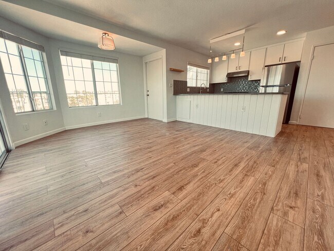 Building Photo - ** Spring Special** Beautifully Upgraded 2 Bedroom Apartment For Rent!