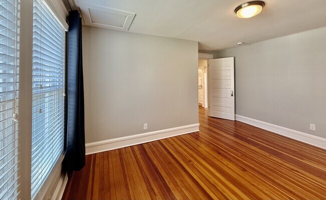 Building Photo - 107 W Geer St