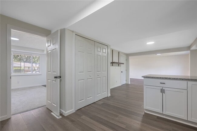 Building Photo - 6221 Longford Rd