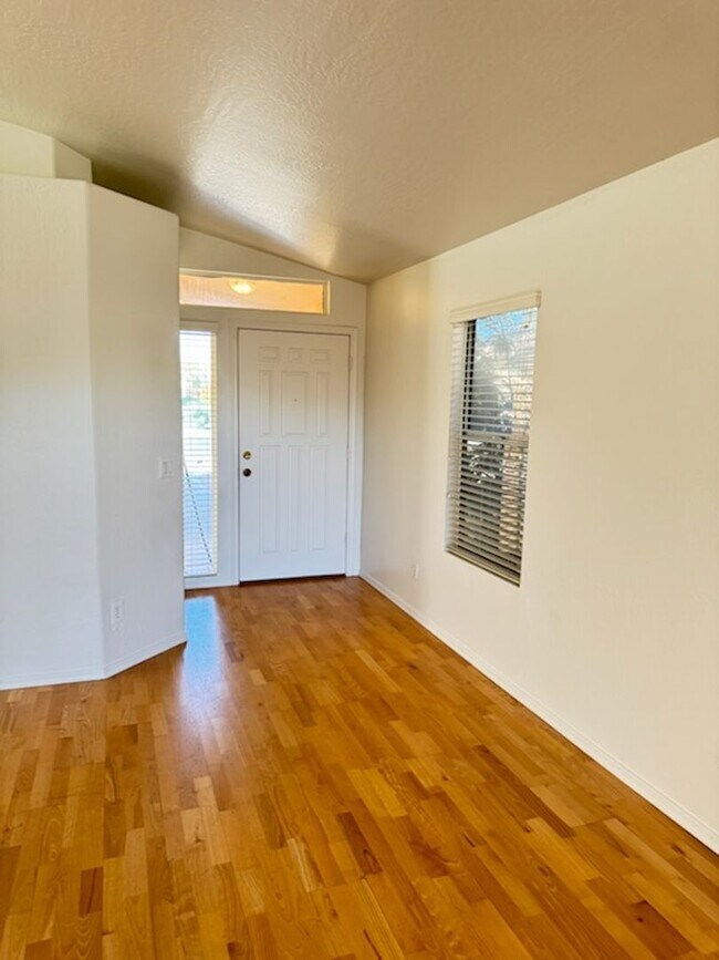 Building Photo - Jewel in South Tempe 3 bedroom rental