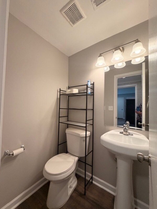 Building Photo - 5528 Cabot Ave