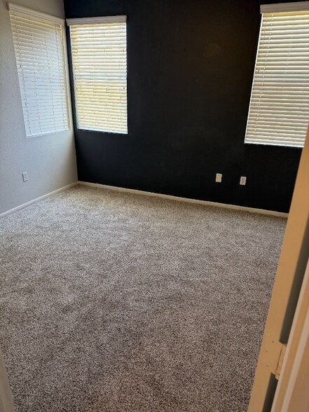 Building Photo - 75 N Valle Verde Dr