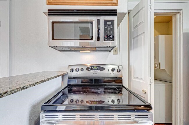 Building Photo - 1024 Heights Blvd