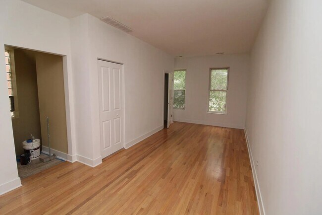 Building Photo - 1544 N Bosworth Ave
