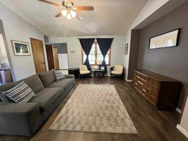 Building Photo - COMING SOON: MOVE IN SPECIAL: HALF OFF FIR...