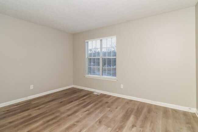 Building Photo - 5875 Bellingrath Way