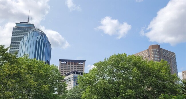 Building Photo - 211 W Newton St