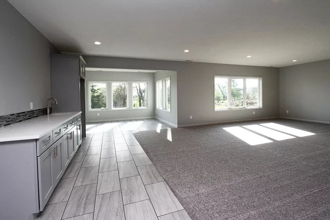 Building Photo - Beautiful 5 Bed/3 Bath House Available February 1st, 2026!