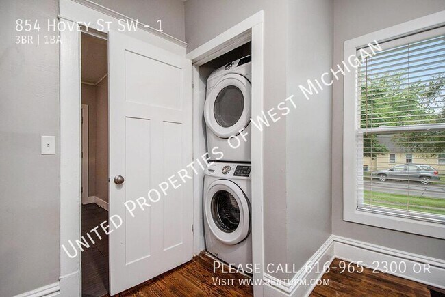 Building Photo - 854 Hovey St SW