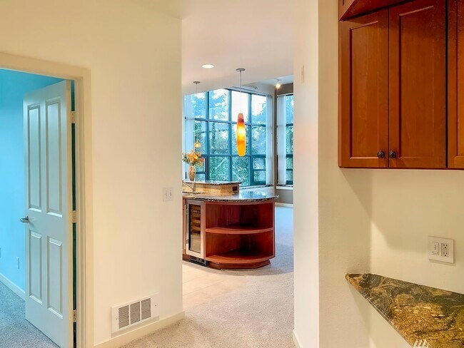 Building Photo - Penthouse condo in the ideal location in t...