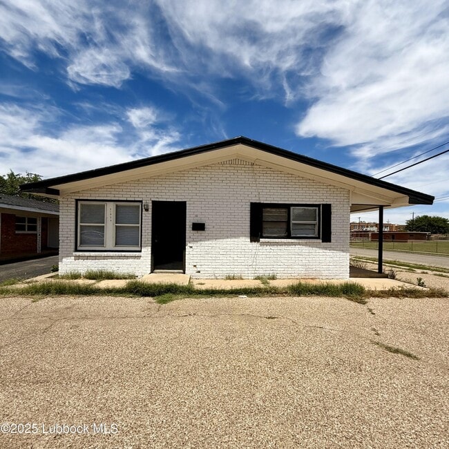 Primary Photo - 2102 22nd St