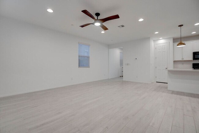 Building Photo - 111 Balsam Leaf Ct