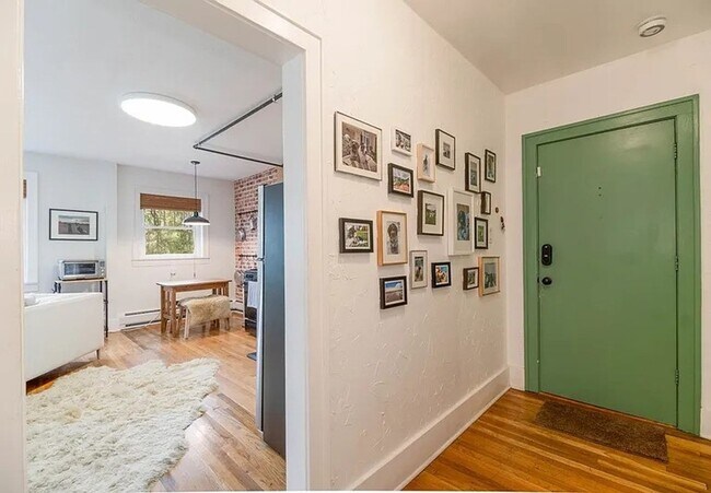 Building Photo - Beautiful in Cap Hill