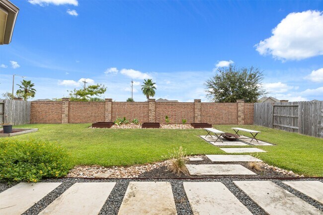 Building Photo - 3017 Broadhaven Dr