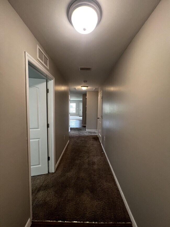 Building Photo - The Secret? Space. The Gift? $600 Off! APP...