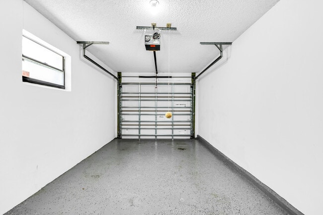 Building Photo - 18615 Breezy Palm Way