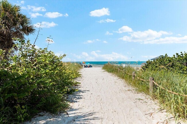 Building Photo - 6708 Sarasea Cir