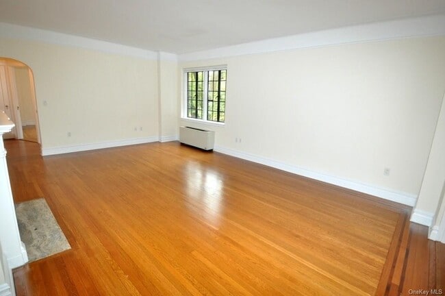 Building Photo - 155 Garth Rd