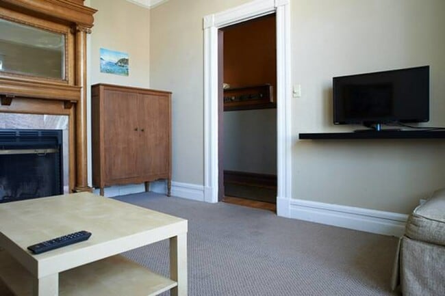 Building Photo - 131 Coleridge St