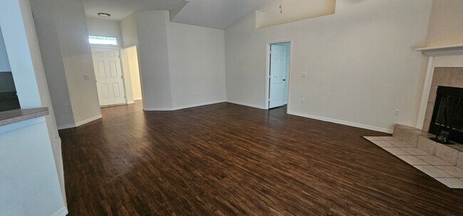 Building Photo - 1530 SW 19th Ave