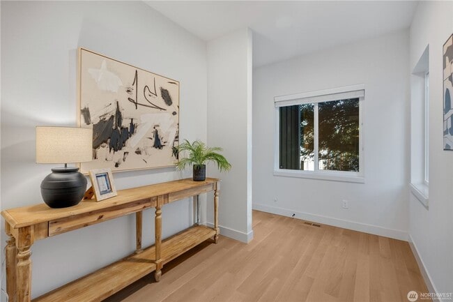 Building Photo - Modern Farmhouse Luxury in Coveted Matthews Beach Available NOW!