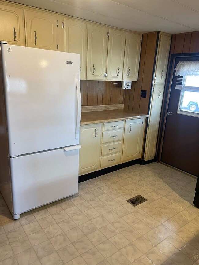 Building Photo - 2 bed/2 Bath