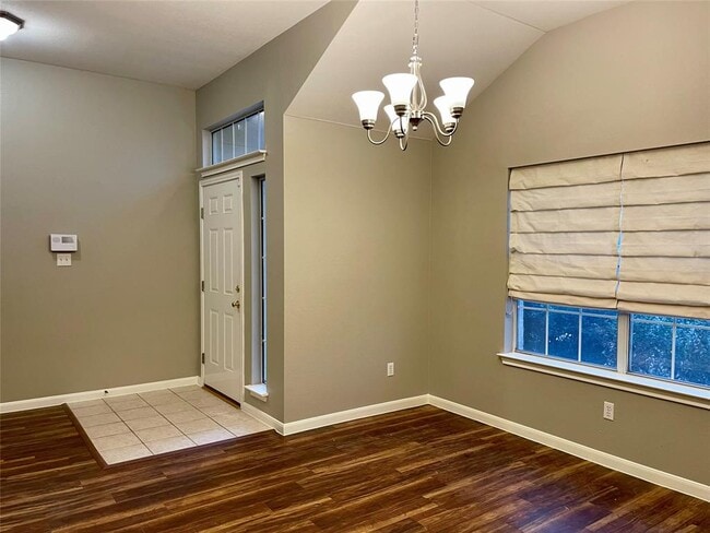 Building Photo - 800 Orchard St