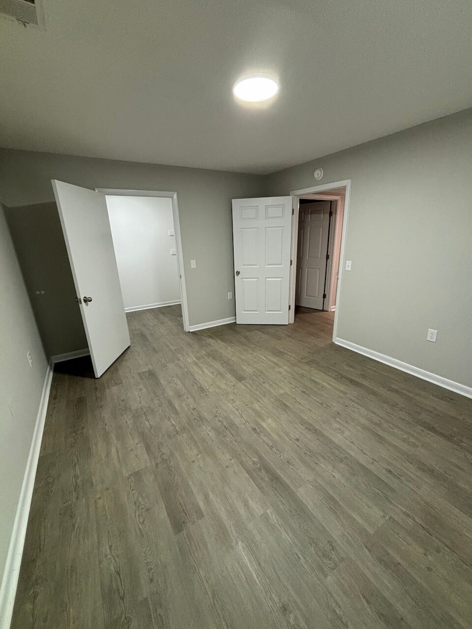 Building Photo - 1100 Crescent Dr