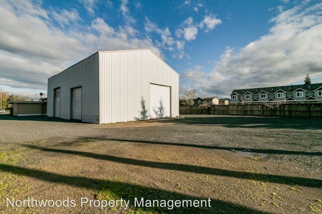 Building Photo - 1960 5th St