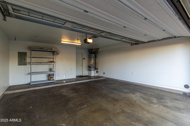 Building Photo - 815 E Rose Ln