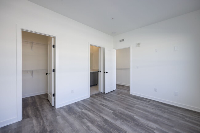 2nd Floor Bedroom - 2026 Edison Park Ln