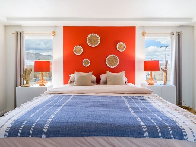 Building Photo - Spacious 4 Bedroom 2 Bathroom Home With A Pool